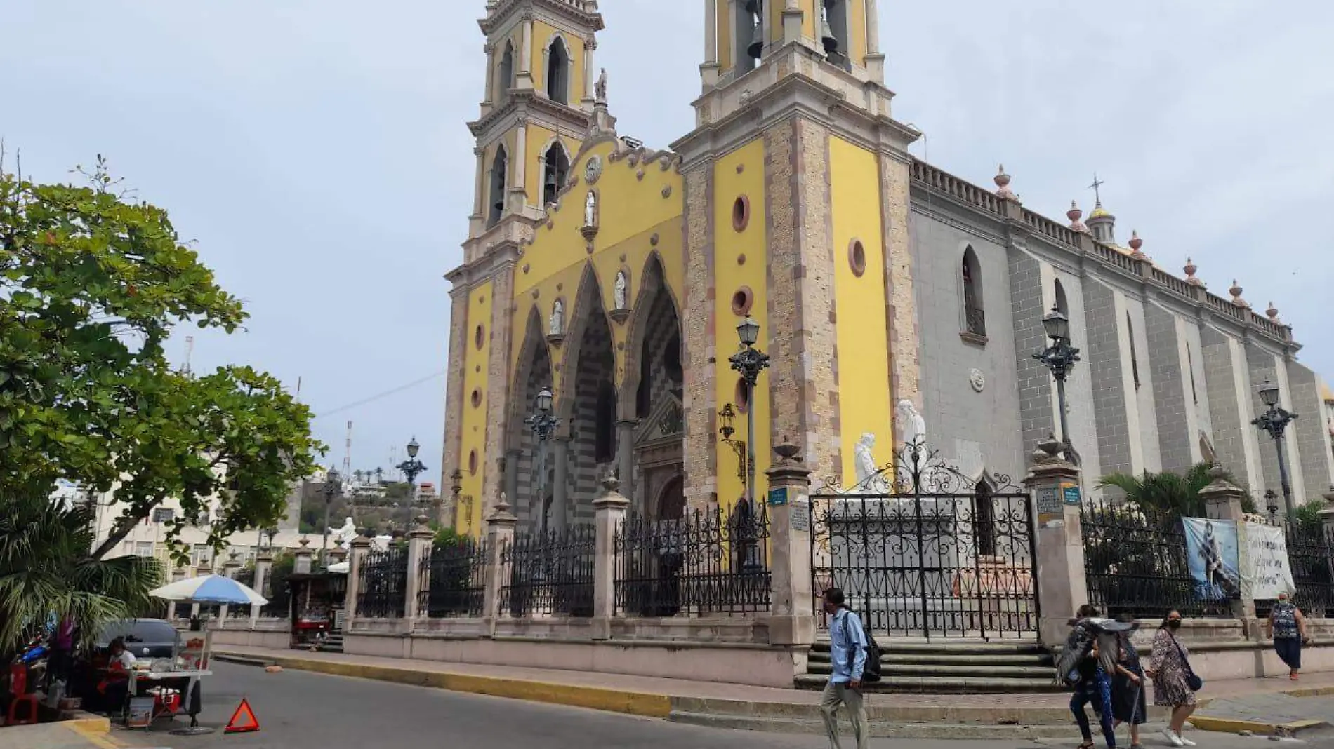 vídeo donde novia huye de la catedral de Mazatlán